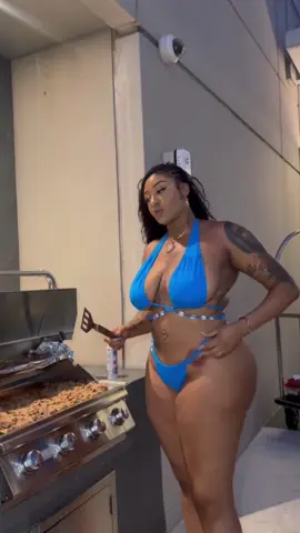 One thing about me .. ima cook you some good food 🥰 #tallgirl #explore #viraltiktok #nigeriantiktok #amazon 