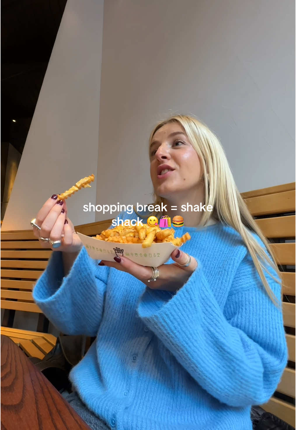 when @Shake Shack UK invites you out for lunch, you say YES 🫦  *pr invite #shakeshack #londonburgers #ditl #fyp #burgertok 