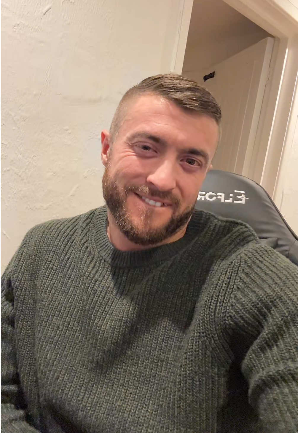 I’m talking to you 😜 #hunk 