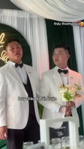Chú rễ khóc nhiều hơn cô dâu🤣🥰#lgbt #xuhuong #fyp #đámcướimiềntây @TẤN LUÂN CHARME 
