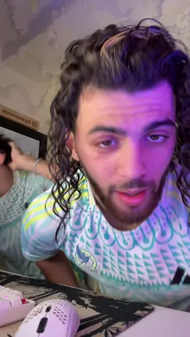 Notre trend il y a un an🤣🫶🏼 toujours avec ses «🖕🏼» ce fou TWITCH: Aymannlch live a 21h30 