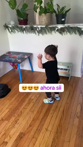 Un recuerdo de Christopher hace un año aun no cumplía sus 2 añitos y ya estaba peleando con Alexa porque el queria la niña de tus ojos 🤣🤣🎤 definitivamente este niño lleva por dentro ese deseo de adorar 🥹🙌🏽#laniñadetusojos #Jesus #niños #funnyvideos #fypシ 