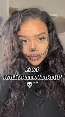 Easy Halloween makeup 💀🖤 #halloweenmakeup #halloweenlook #easyhalloweenmakeup #halloweencostume #halloweencostumeideas 