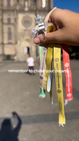 plot twist: the dream was Onefam all along 😎💭 come join the fam and live it for real ✨ #onefam #travelsolo #socialhostel #chaseyourdreams #traveleurope 