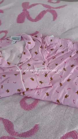 they are sooo soft too !! LINK IN MY BIO UNDER “posts” 💗💗 @Old Navy Official #chirstmas #pink #pinkchristmas #oldnavy #sleepwear 