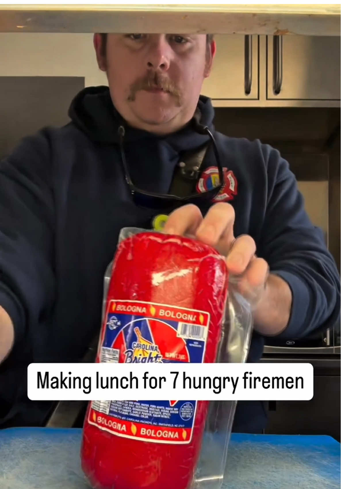 @Fireman1231 makes a smoked Bright Leaf Bologna sandwich 🥪 😋 #brightleafhotdogs #brightleaf #smokedbologna #bologna #nc 