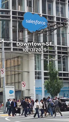It's a peaceful Monday morning in Downtown San Francisco! Locals are already on the move, coffee in hand, commuting to work. Tourists are lining up for the cable cars, carrying umbrellas in preparation for an afternoon shower—a classic city scene. In addition to the standard downtown foot traffic, @dreamforce attendees are starting to arrive for this week's events. With blue convention badges already being spotted around downtown, we know this is shaping up to be an amazing week in San Francisco!