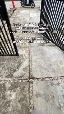kalem dulu ga sii😅 #jnt #jntexpressid #jntexpress #kurir #kurirpaket 