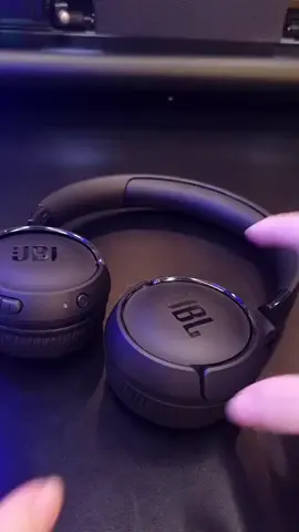 Não vai acreditar nesse preço 🤯🎧 💥 Fone de Ouvido Bluetooth Sem Fio com Cancelamento de Ruído, Graves Potentes e Microfone Confortável Som nítido, graves poderosos e conforto absoluto para curtir suas músicas e chamadas sem interrupções! ❌ De R$89,90 🔥 Por R$44,80 👉 Compre aqui: Link da loja na bio ou comente eu QUERO que já te envio. Opção de cópia nos comentários o link do produto. ⚠️ O preço e disponibilidade do produto podem variar, pois as promoções são por tempo limitado. #achadinhos #vendasonline #fone #jblbrasil 