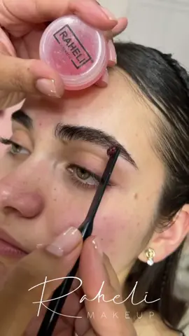 “Cada técnica que comparto no es solo maquillaje… es experiencia, pasión y precisión 💄✨ Si quieres aprender conmigo y dominar técnicas que transforman rostros, este es el momento de unirte a uno de mis cursos de maquillaje. 👑 Y si lo que buscas es brillar en tu próximo evento… también puedes agendar tu cita de maquillaje y peinado directamente conmigo. 💍✨ 📲 443 464 6127 ✨ Atiendo en toda la República Mexicana, principalmente en Morelia, Querétaro y CDMX. Comenta ✍️ “Raheli Glam” y te envío toda la información de cursos y agenda. #Raheli #RaheliShabb #CursoDeMaquillaje #MaquillajeProfesional #MaquillistasMexico       