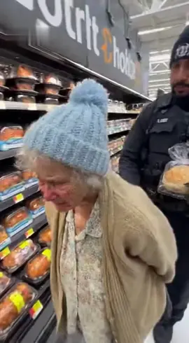 #grandmasoftiktok #bodycam #policebodycam #walmart #help  dont you think we should help her ? why they arrested her?