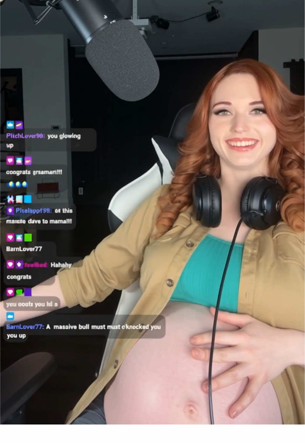 AI Amouranth reads twitch chat with her big pregnant belly 😍🔥 Support content like this at https://ko-fi.com/goon2clips #streamer #pregnant #belly #ai #fyp 