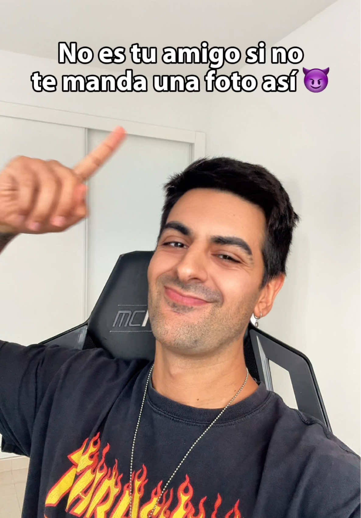 No es tu amigo si no te envía una foto así 😏 #Humor #Amigos #Anime #Cringe #Jojos 