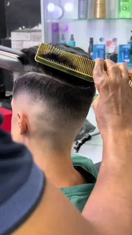 Brotin avec lisseur de cheveux 💪🔥 #fyp #viral #trend #song #marsseille ✂️💈 #france #paris #tepar #fade #tebar #pourtoi #pnl #qlf 