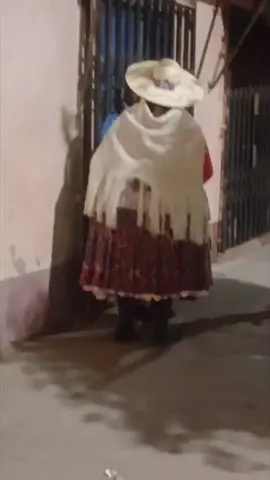 porque no le das tu chori..... 