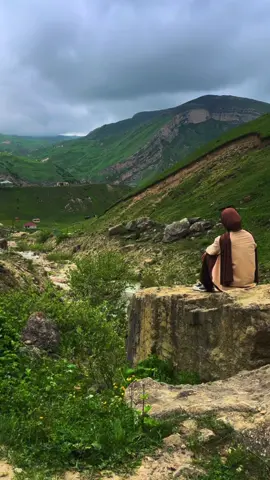 Bu balaca dünyada böyüq xəyalları olana dəli deyirlər.🌱