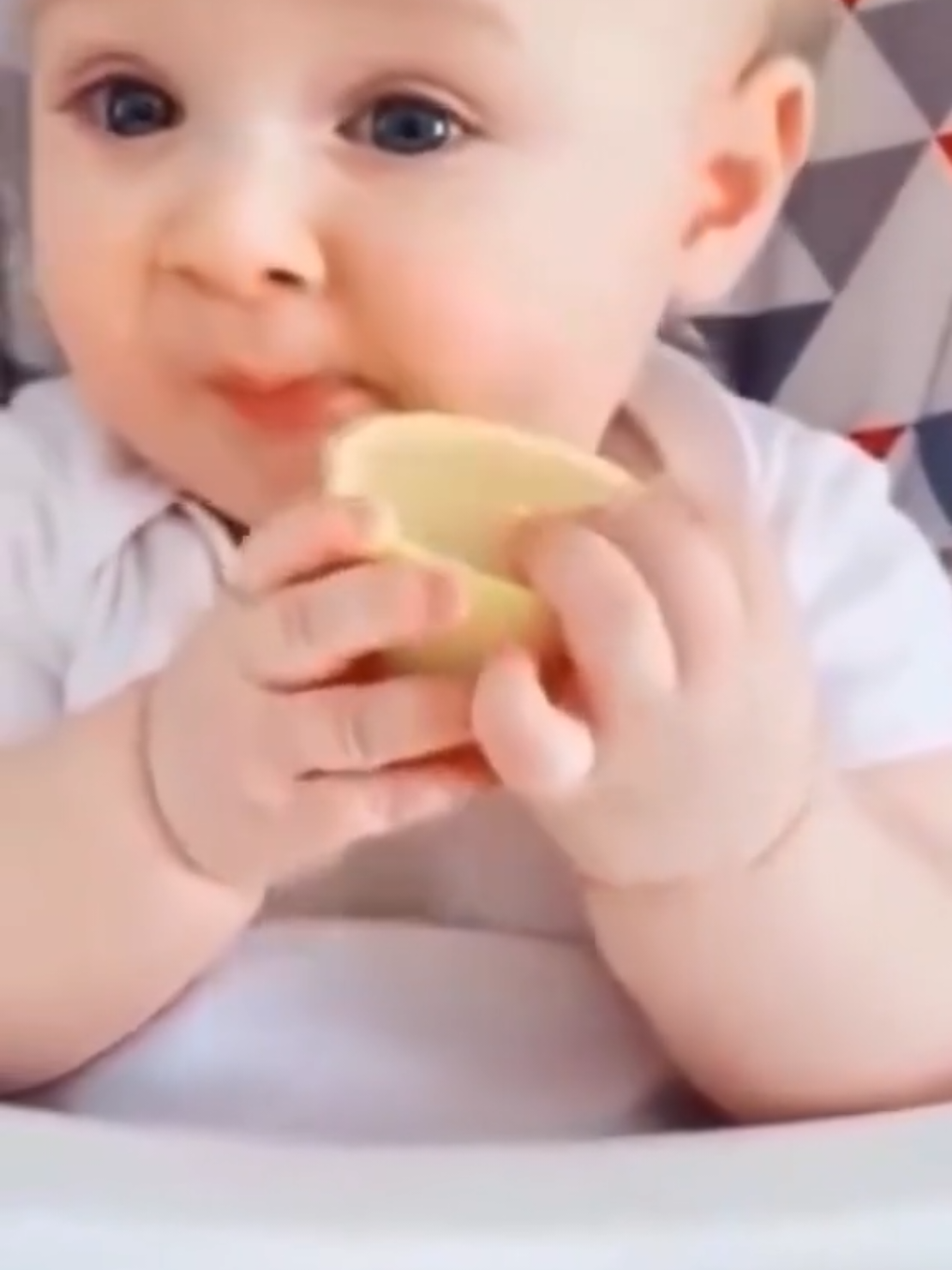 Anschauen und lachen 😂😂😂 #babah #babyfunny #kidslove #kids #baby 