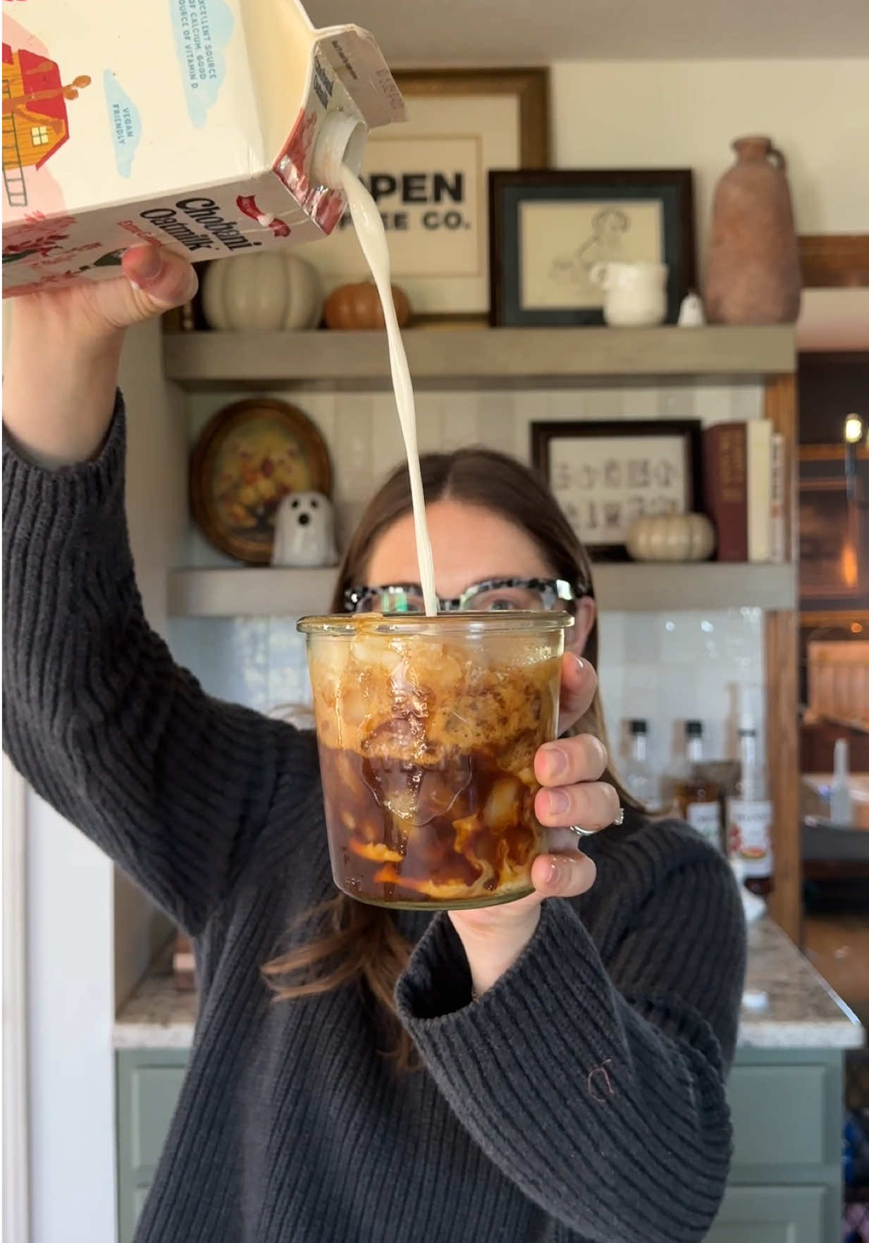Happy Monday 🤪🤪🤪 #coffee #coffeebar #coffeeathome #satisfying #brevillebaristaexpress 
