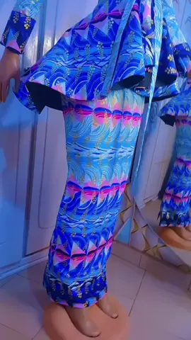 ✨ Commandez dès maintenant ! Découvrez nos magnifiques ensembles jupes et robes, alliant style, qualité et élégance. Disponibles en différentes tailles et quantités. 📞 Contactez-nous au +223 79 32 21 75 pour réserver le vôtre dès aujourd’hui ! 💃