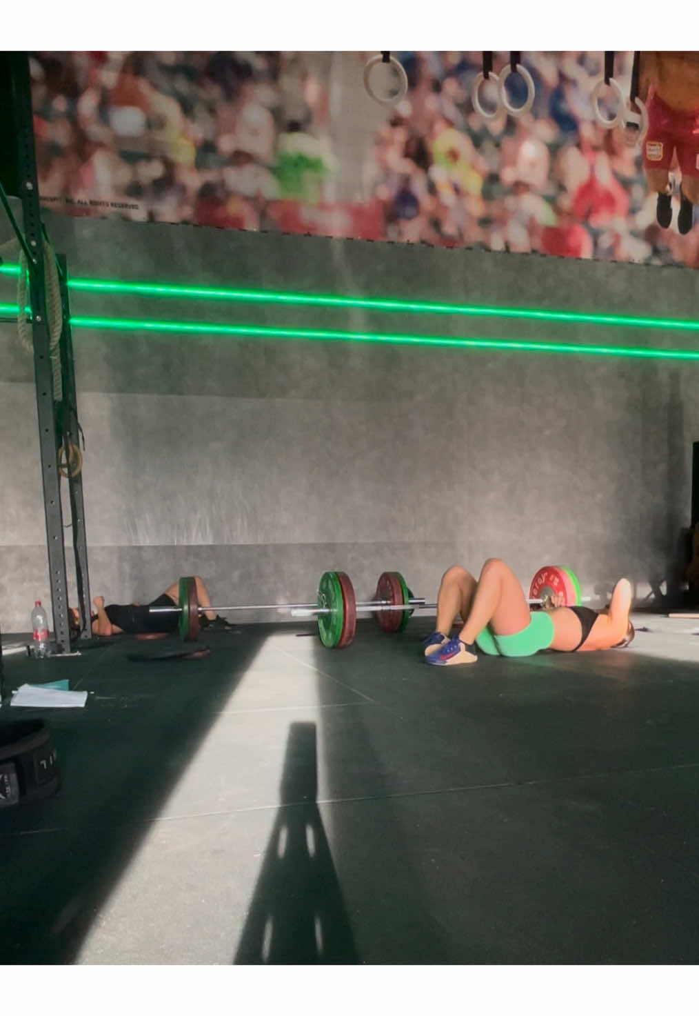 Entreno duro de lunes ☠️ @KAREN NAVAS  EVERY 2’ (6 ROUNDS) 5 Deadlifts touch & go (x60%) + 5 Hollow Rocks + 15” Hollow Hold 4 Deadlifts touch & go (x65%) + 5 Hollow Rocks + 15” Hollow Hold 3 Deadlifts touch & go (x70%) + 5 Hollow Rocks + 15” Hollow Hold 4 Deadlifts touch & go (x70%) + 5 Hollow Rocks + 15” Hollow Hold 3 Deadlifts touch & go (x75%) + 5 Hollow Rocks + 15” Hollow Hold 2 Deadlifts touch & go (x80%) + 5 Hollow Rocks + 15” Hollow Hold ⸻ FOR TIME (T.C. 16’) 3 Rounds 10 Deadlifts (100/70) 15 Wall Ball (9/7) 10 T2B Rest 2’ 2 Rounds 10 Deadlifts (110/75) 15 Wall Ball (9/7) 10 T2B Rest 2’ 1 Round 10 Deadlifts (120/85) 15 Wall Ball (9/7) 10 T2B ⏱️ Time Cap: 16 min 🎯 Objetivo: Sub 14 min #crossfit #strong #women #fit #Fitness 