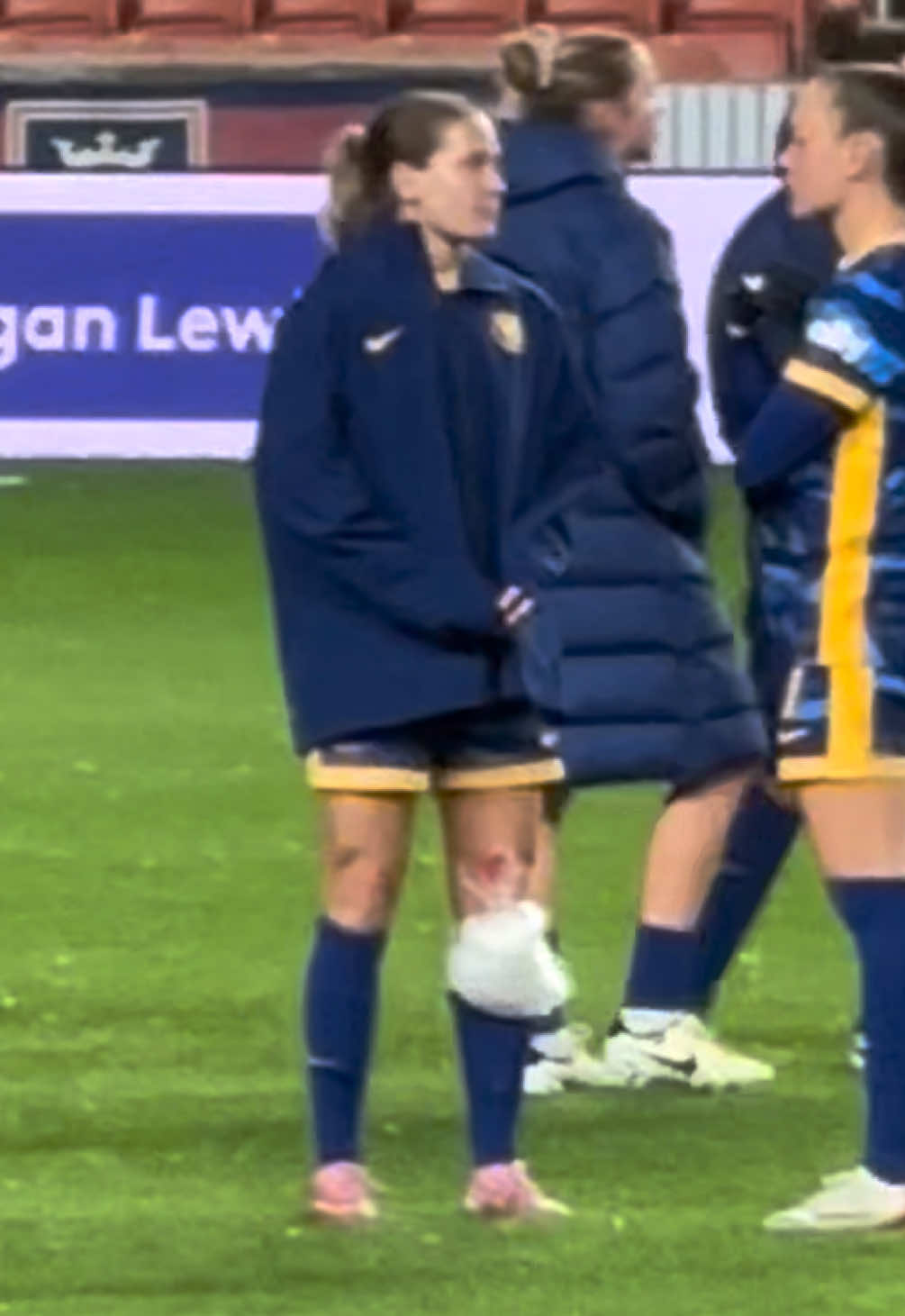 I know it’s probably precautionary, still don’t love to see it😔 #cloelacasse #utahroyals #arsenalwfc #nwsl #woso 