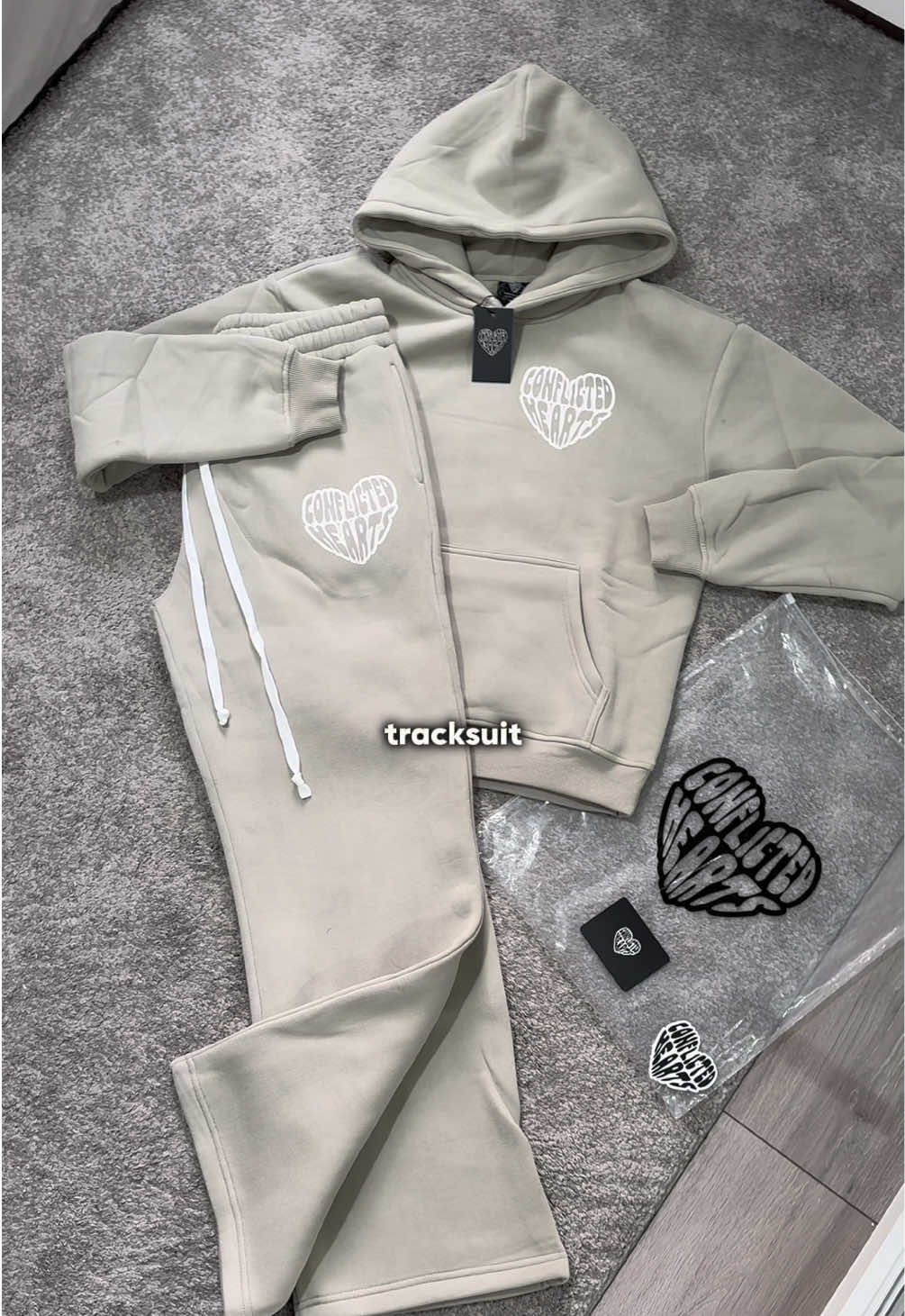 Is this the tracksuit of winter 2025?  @Conflictedheartsch  #tracksuit #winterfashion #streetwear #outfitinspo #fyp 