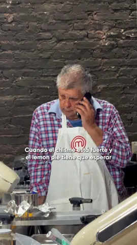 Las prioridades de @luisventurasoy en las clases de cocina 😅 El chisme siempre primero 👀 🧑‍🍳 #MasterchefCelebrity ✨HOY gran estreno a las 22.00 por Telefe con @wanda_nara 🔥 También por @hbomaxar