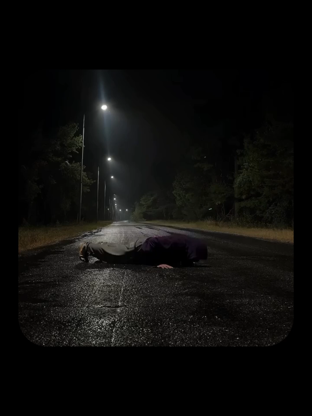 No importa cuántas veces caigas, lo que importa es cuántas veces te levantas . La vida golpea fuerte, pero tú puedes golpear más fuerte. No te rindas, aún no has mostrado tu verdadero poder.  #MotivaciónOscura #NoTeRindas #Superación #Disciplina #FuerzaMental #Enfócate #MentalidadDeAcero #Inspírate #NuncaTeRindas #MotivacionDiaria #Éxito #Perseverancia #Autoestima #MotivacionPersonal #MotivacionGym