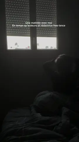 Ce matin, j’avais envie de ralentir. D’écrire, de respirer, de savourer le silence. Entre camomille, yoga et mots doux, voici un fragment de ma vie d’auteure, là où créativité et sérénité se rencontrent 🌙 #dailyvlog #Vlog #dayvlog #autrice #auteur 