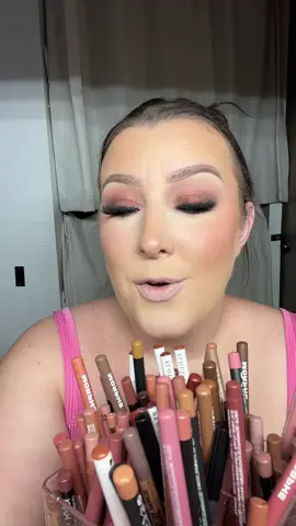 Lip combo 💋  @Morphe Cosmetics trendsetter liner  @maccosmetics myth lipstick  @essence.cosmetics gloss gold dust  #gloss #lipcombo #lipcombotutorial #lipcombos #lipgloss 
