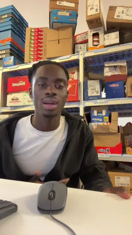 Même Macron n’envoie pas des espions comme ça !