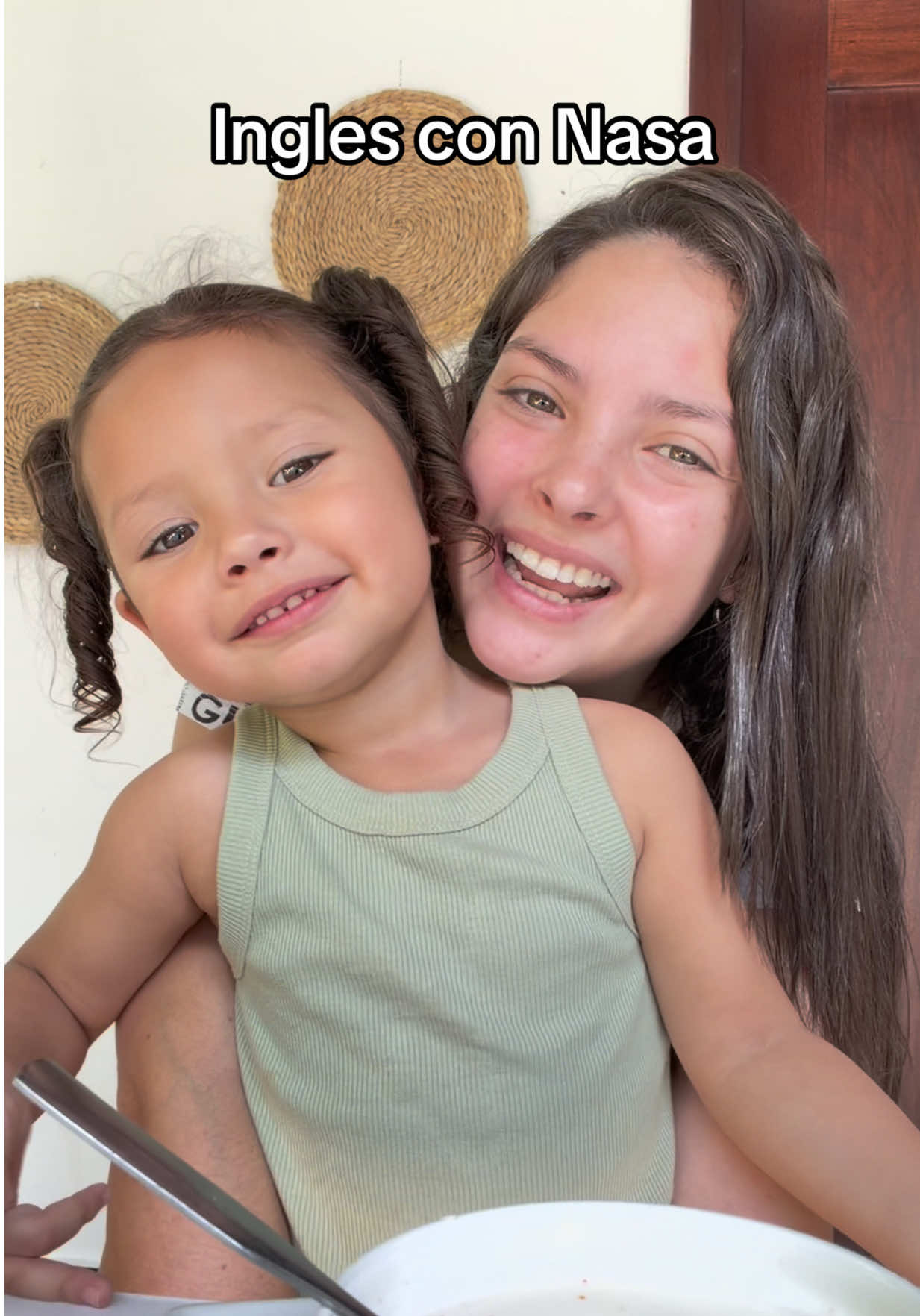 Enseñado mi hija inglés poco a poco 🤍✨ #inglesconnasa #hellomucha🇺🇸🇬🇹 #ingles #englishvideos #nasalumar 