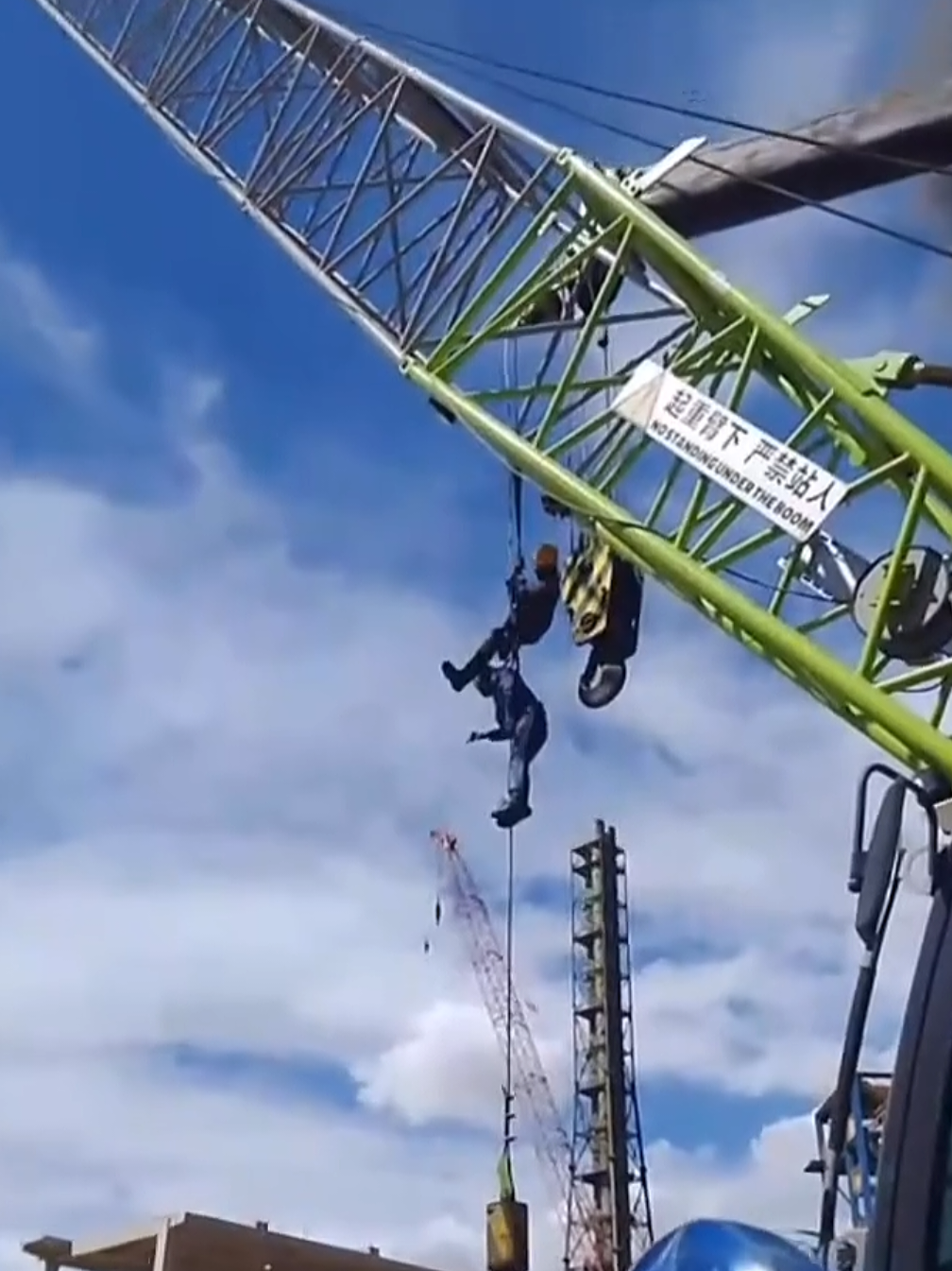 Dua Pegawai Yang Terjebak Di Atas Tower Saat Kebakaran Akhirnya Berhasil Di evakuasi #beritaviral #videoviral #imipmorowali #fyp #masukberandafypシ 