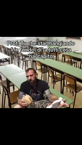 Cosa posso dire, il panino è un buon panino… #Scuola #Panino #Prof 