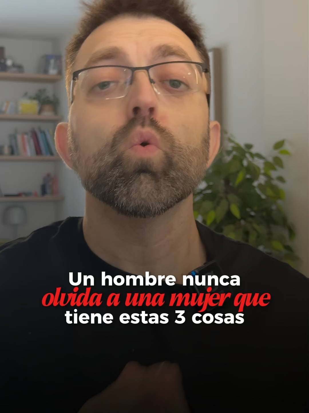 Un hombre nunca olvida a una mujer que tiene estas 3 cosas 💫 No es el físico lo que deja huella, sino lo que despiertas. La ciencia explica por qué hay mujeres imposibles de olvidar: generan emociones opuestas, caminan con calma y dominan el arte de sorprender. 🧠✨ Esa mezcla de misterio, elegancia y novedad estimula al cerebro masculino más que cualquier belleza pasajera. No es magia, es biología. Cuando una mujer rompe la rutina y mantiene la curiosidad viva, se vuelve inolvidable. 💋 El secreto está en ser impredecible y auténtica, en moverte con seguridad y dejar que la intriga haga su trabajo. Porque lo que no se entiende… se recuerda. 🔥 #neurociencia #psicologiadelamor #mujerinteresante #enamoraraunhombre