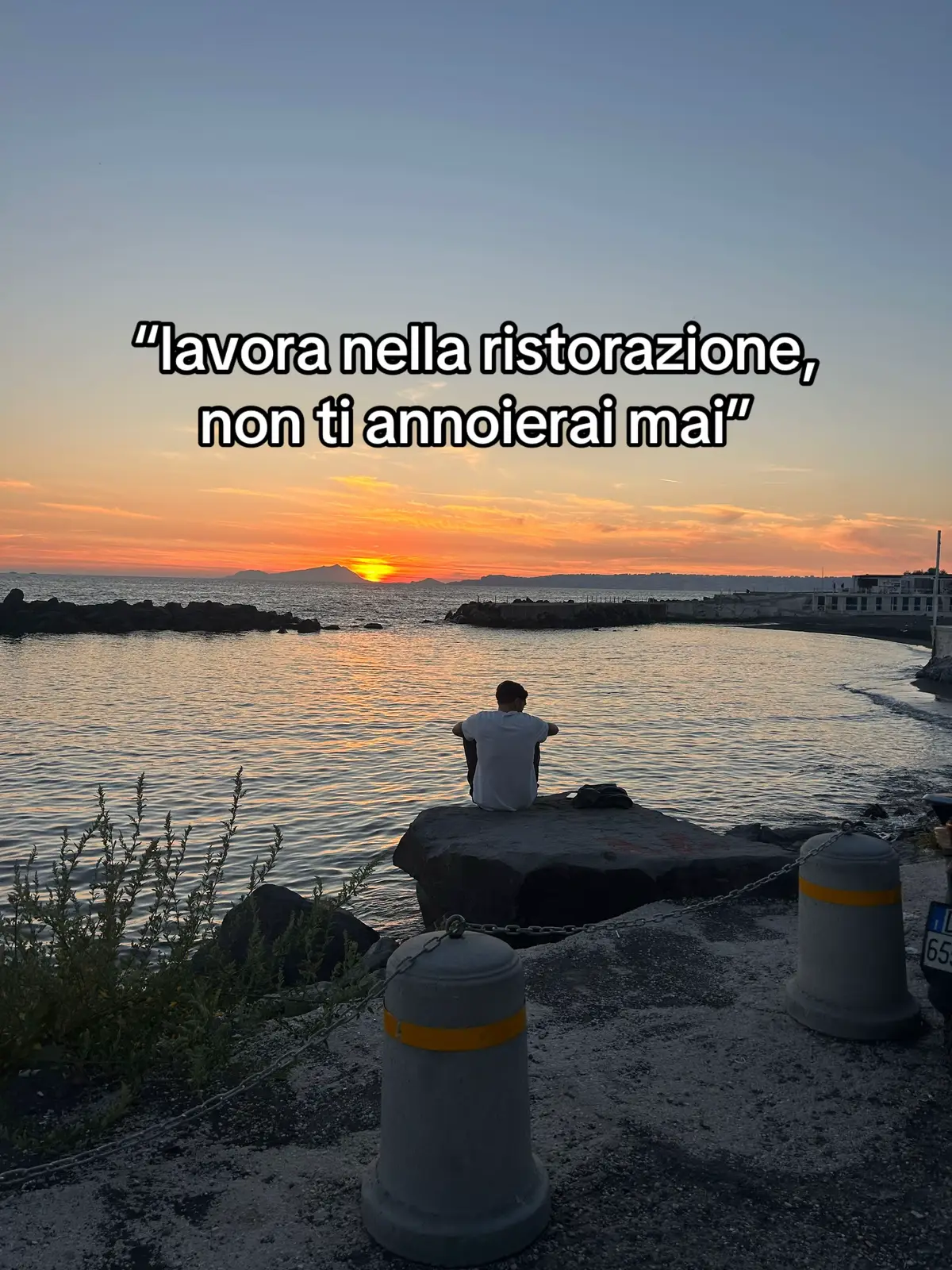 io volevo solo portare un’acqua a tavola non fare il censimento #work #waiter #waitress #cameriera #cameriere 