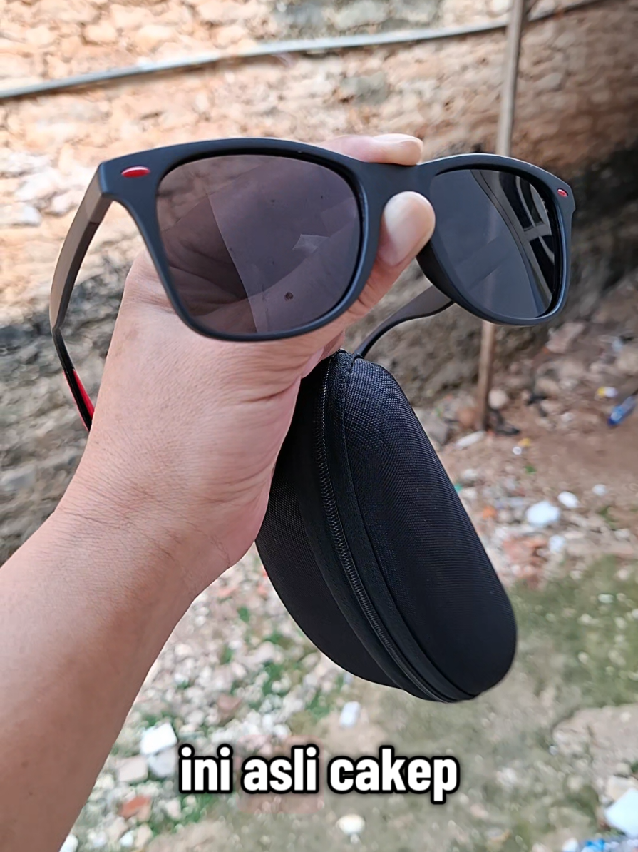 Kaca Mata Polarized Sunglasses UV 400 HD #kacamatahitam #kacamatapolarized #kacamatasunglass #kacamatantiuv #kacamataolahraga 