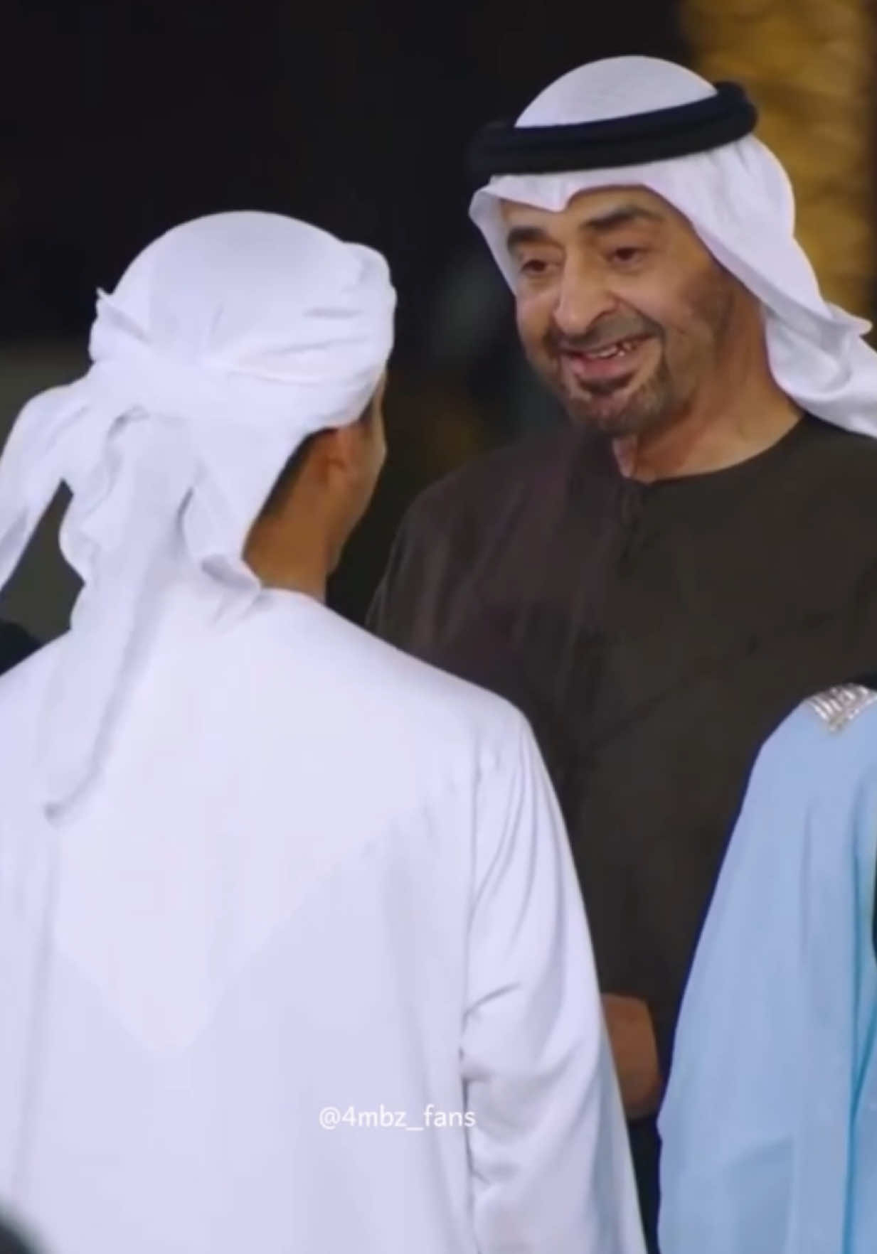 قائد جعل من التواصل مع الناس قيمة راسخة، ومن دعم الأسرة الإماراتية أولوية في مسيرة التنمية. قريب من قلوب الجميع، يسمع، ويشارك، ويُلهم… فهو القدوة في الرعاية، والسند في العطاء، والرمز في الإنسانية. بقيادته، تنمو العائلة الإماراتية، وتزدهر الأجيال بثقةٍ وأمان #محمد_بن_زايد #رئيس_الدولة حفظه الله