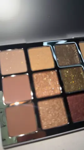 How gorgeous ✨😍 #makeupbymario #etherealnaturepalette #fyp #shimmer #fallcolors 
