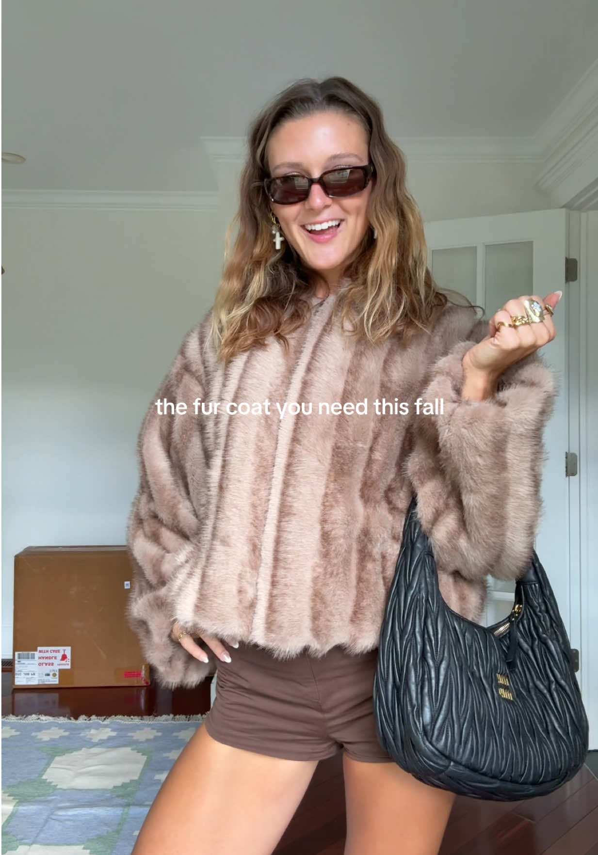 I’m obsessed with her (she’s faux btw) #furcoat #fallootd #fallfit #outfitinspo #fitcheck 