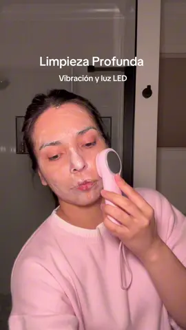 Deep cleaning 🧼 #skincaretips #skincareroutine #deepcleansing #tiktokshopcreatorpicks  #siliconbrush 