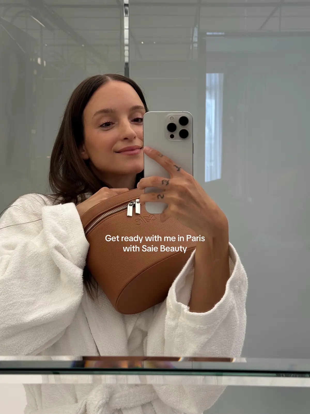 Get ready with me and @Saie for the @Chloe show in Paris 💜🍬🫶🏻 #ChloeSS26 #chemenakamali #saiebeauty 
