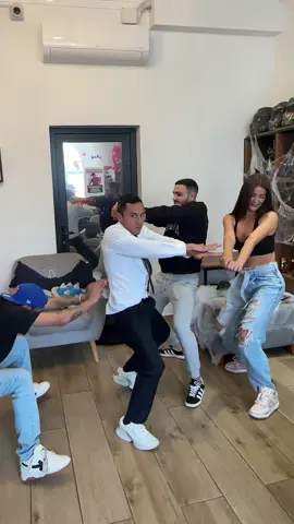 @Gerardo Pe' @Laura Spoya @Mario Irivarren 
