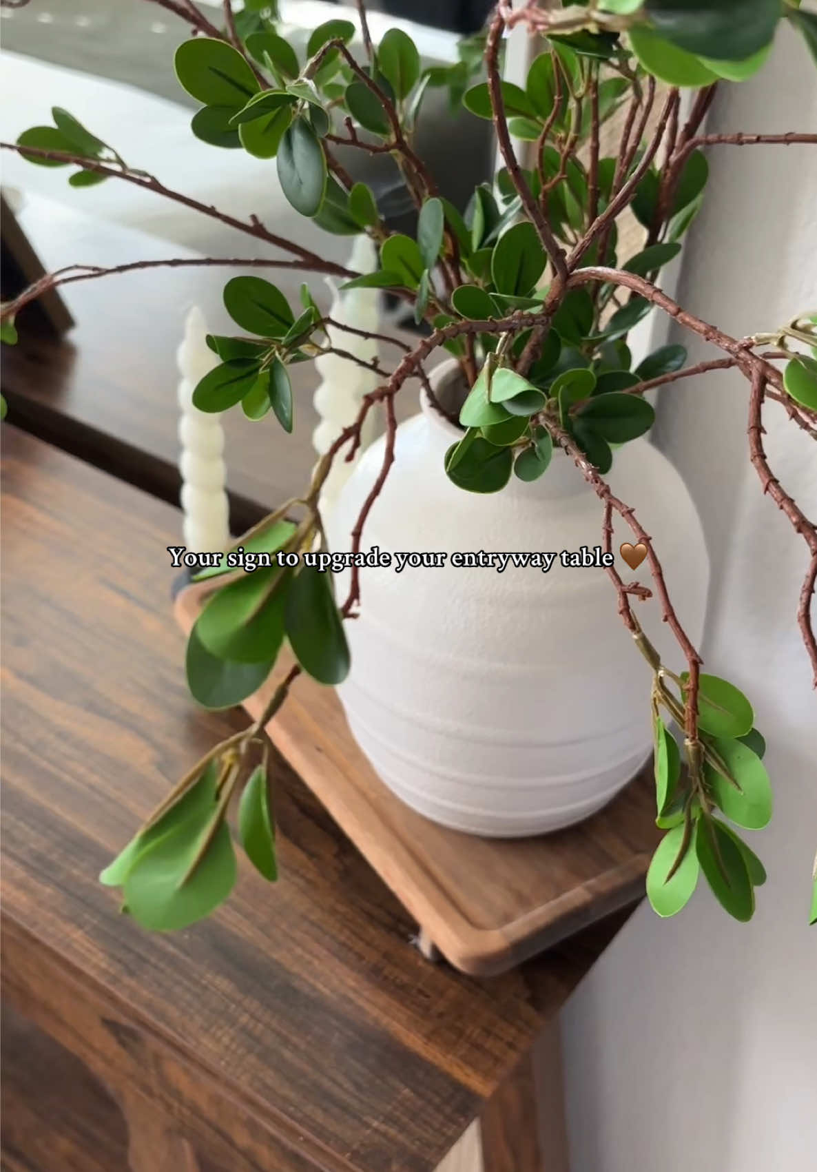 So perfect 🤎🤎 I’m obsessed  #fyp #consoletable #entrywaydecor #parati #homedecor 