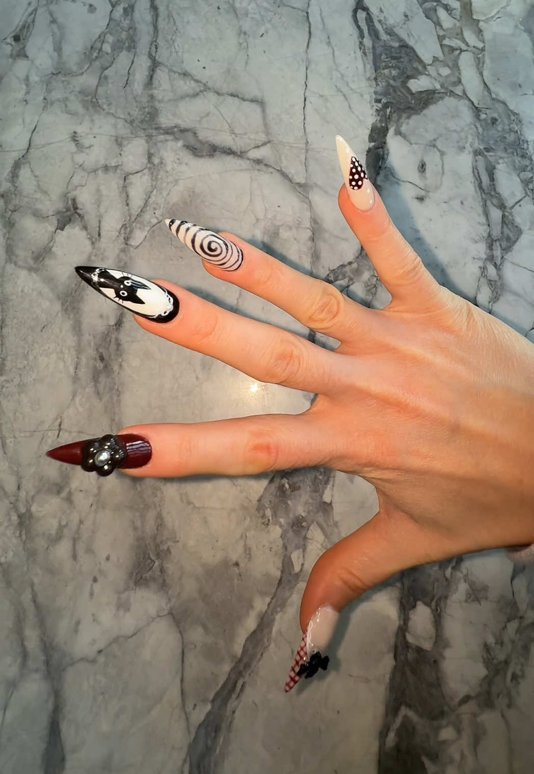 Got new Halloween nails🤭🎃😛👻