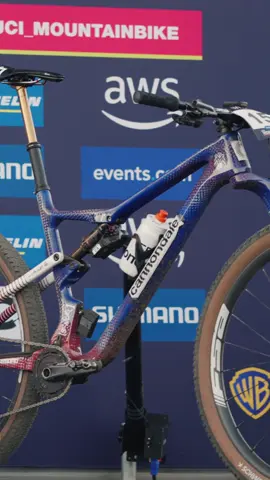 Fresh off the podium and into the spotlight 🔎🤩​ Charlie’s custom LAB71 Scalpel  🎥:@traxxmedia​ #ridecannondale