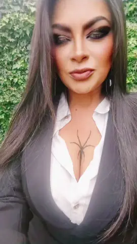 Parece que rñtodo le cayó al mismo tiempo al cartón @DANIEL NOBOA AZIN✅, resulta que a parte de que en ninguna provincia de mi bello #ecuador lo quieren, está quedando muy mal con sus consumidores, pero no de banano, sino del polvito que acompaña a las mismas en cada viaje de 