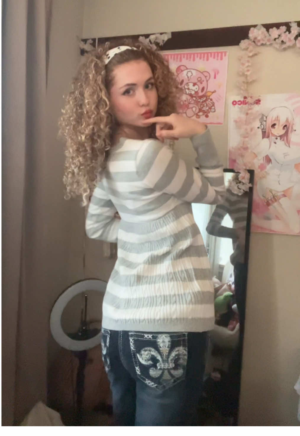 I love this outfit :3 #curlyhair #fypシ゚ #OOTD #autumnoutfit #hollister 