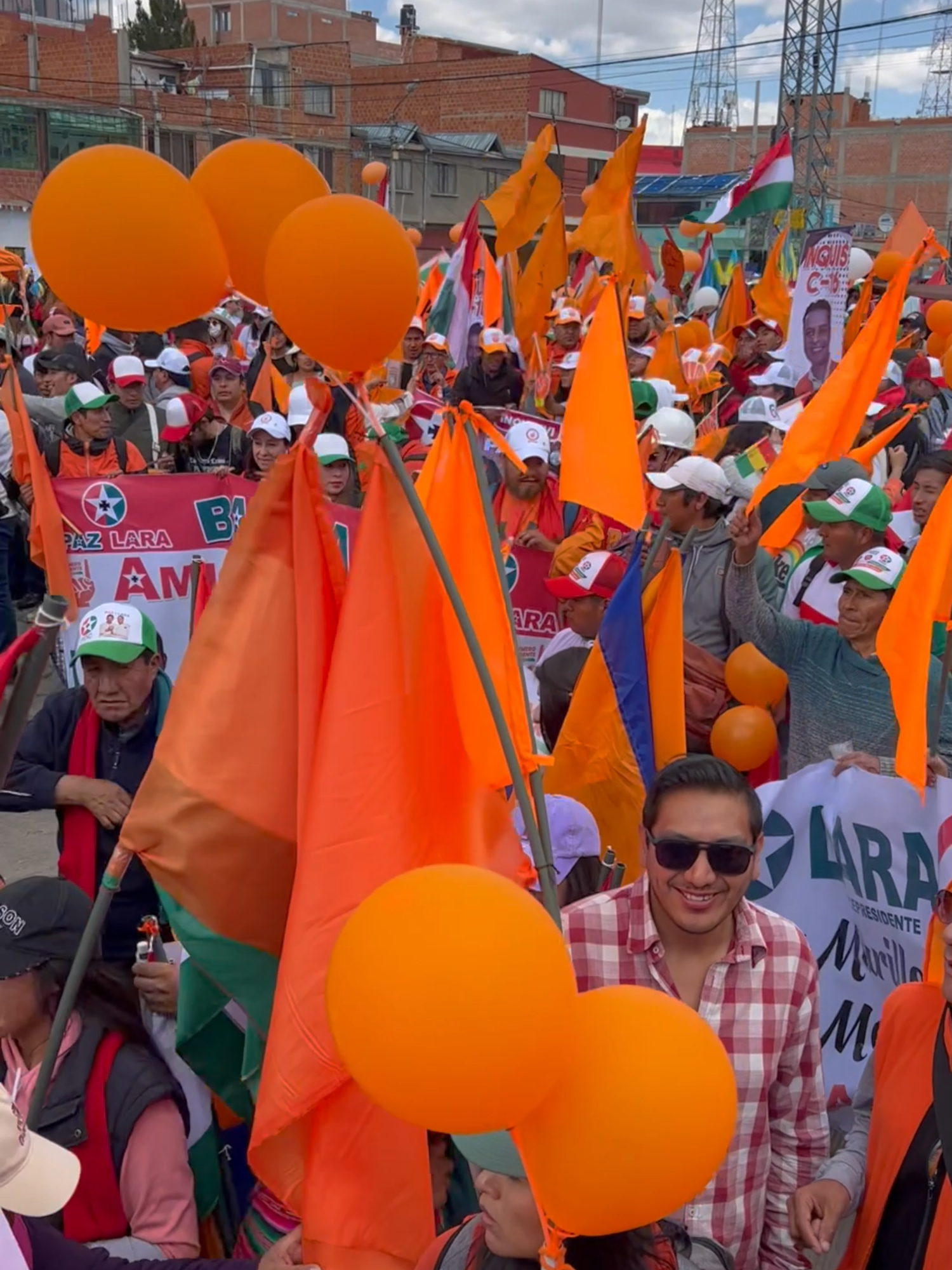 Gran cierre de campaña, hasta la victoria del 19 de octubre 💪❤🤍💚🗳 #rodrigopaz #pazylara #19deoctubre #eleccionesbolivia #capitanlara
