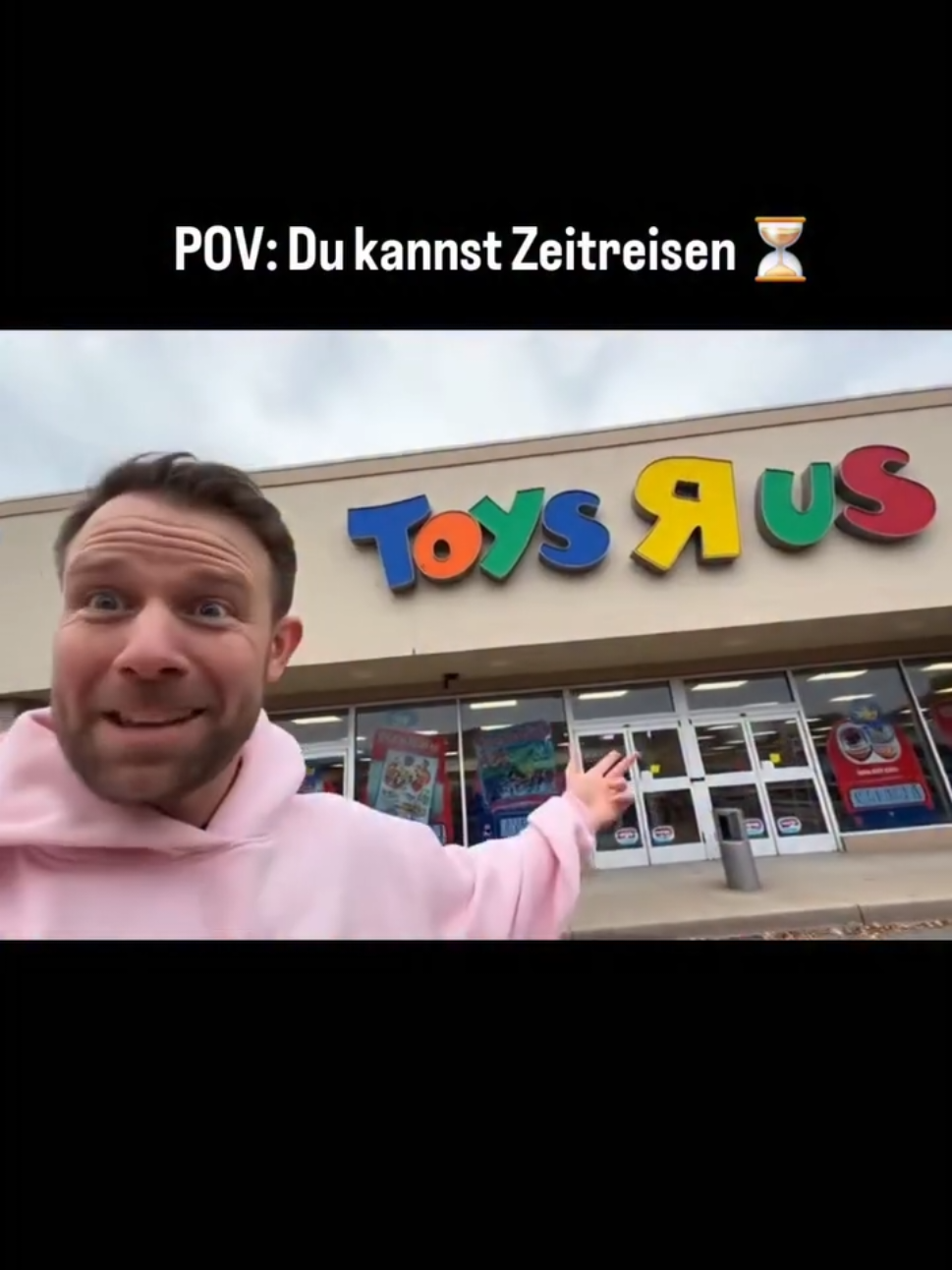 Zeitreisen mit eurem Gesicht? ⏳ Mit SORA 2 geht das jetzt mit wenigen Klicks. Dafür nutzt ihr die Cameo Funktion am iPhone. Wie man das genau aufsetzt und nutzt, zeig ich euch in meinem neuen Videokapitel zu SORA 2 im KI Marketing Club. ( https://herr.tech/ki-marketing-club ) 🤩 #sora2 #kindheit #melancholie #nineties